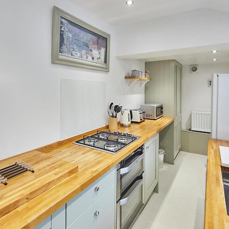 Host & Stay - 1 Coastguard Cottages Скарборо Экстерьер фото