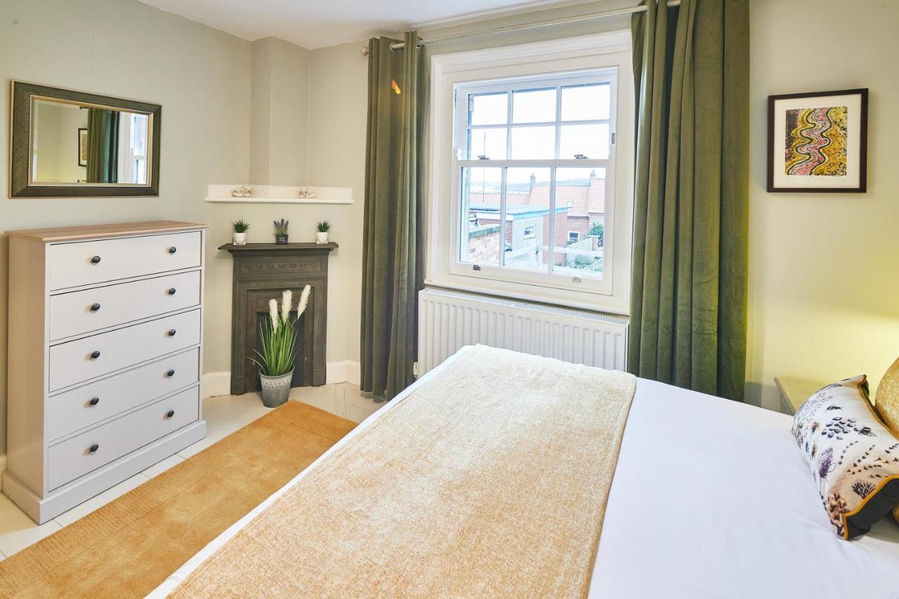 Host & Stay - 1 Coastguard Cottages Скарборо Экстерьер фото